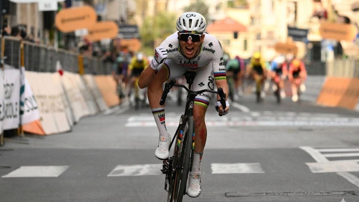 Tadej Pogacar en la Milán San Remo
