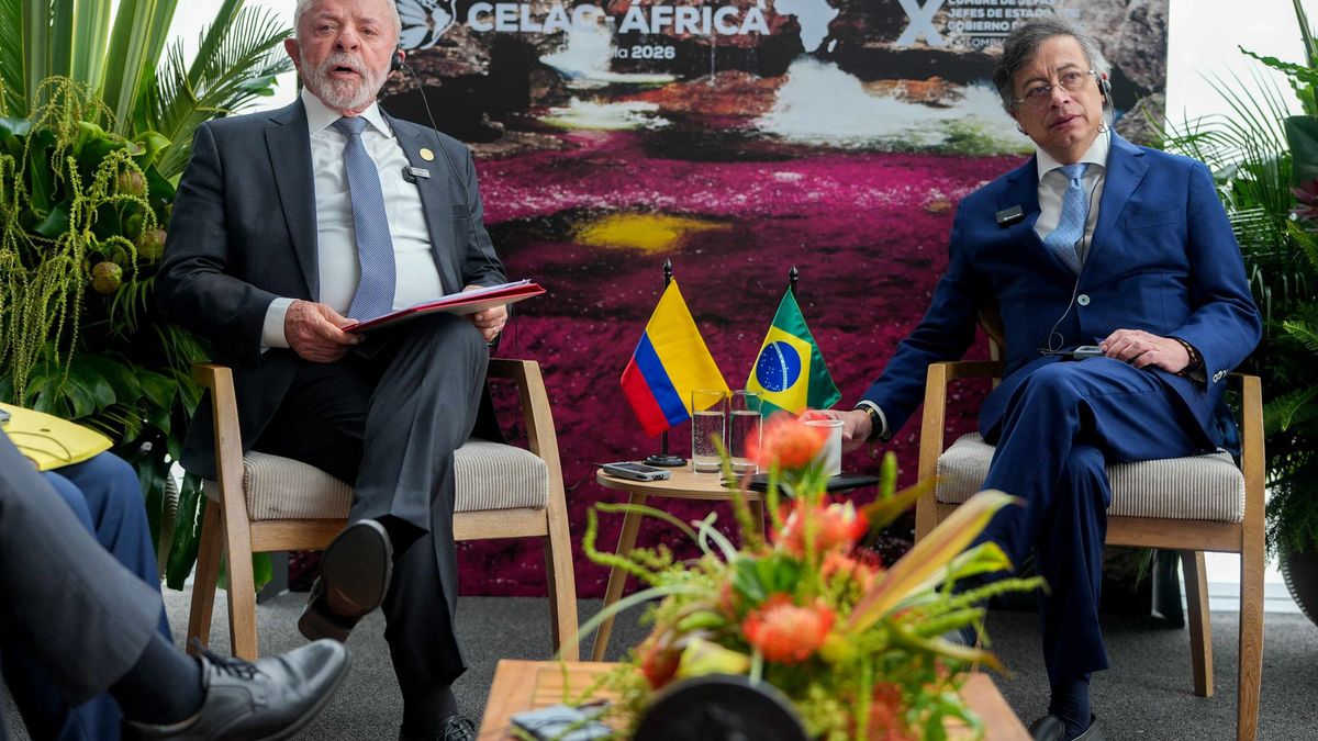 Presidentes Gustavo Petro y Lula da SIlva en el foro de la CELAC en Bogotá