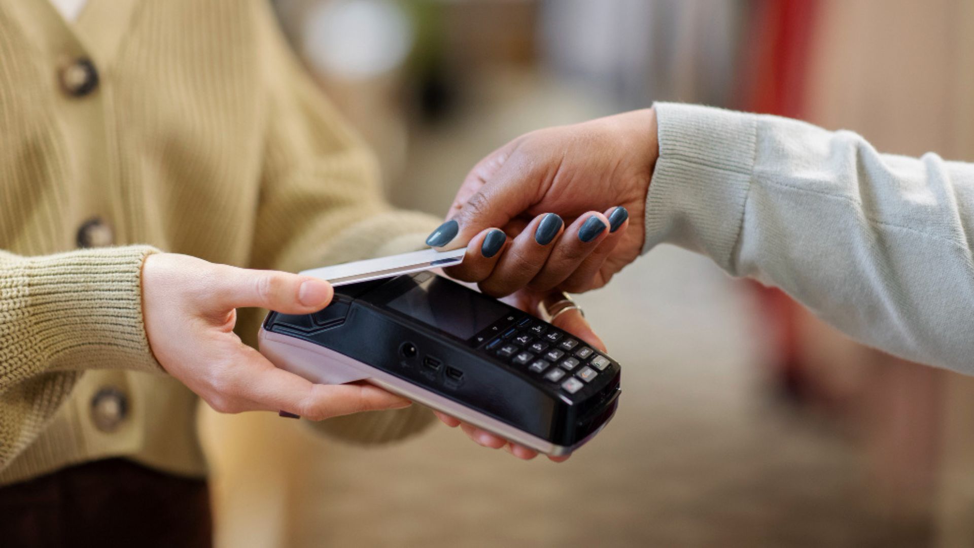 En Bogotá, las tarifas del ICA oscilan entre el 0,2 % y el 1,4 %, dependiendo del tipo de actividad. 