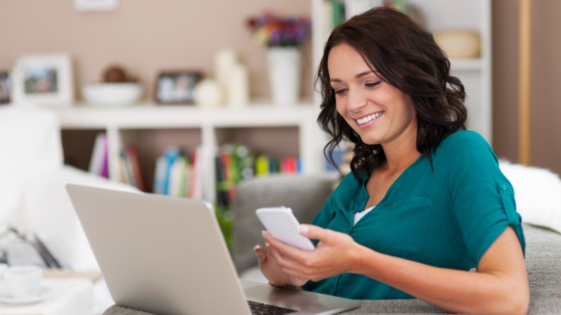 Verificar el estado de la cobertura permite confirmar que el trabajador cuenta con respaldo ante posibles riesgos laborales y que el empleador cumple con esta obligación.