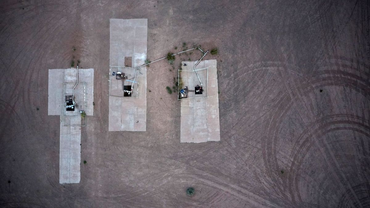 Vista aérea de un pozo de gas en Loma de la Lata, Anelo, provincia de Neuquén, Argentina, en la Formación Vaca Muerta