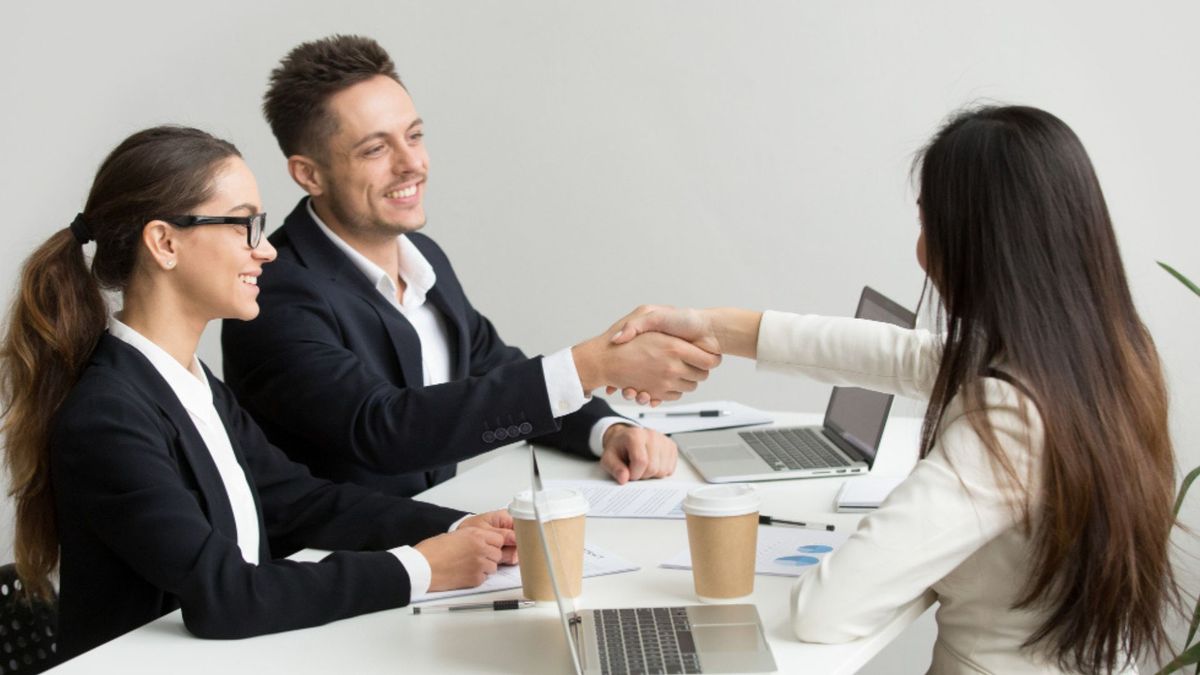 Cuando existe una discapacidad física o mental que impida trabajar, el beneficio no tiene límite de edad.