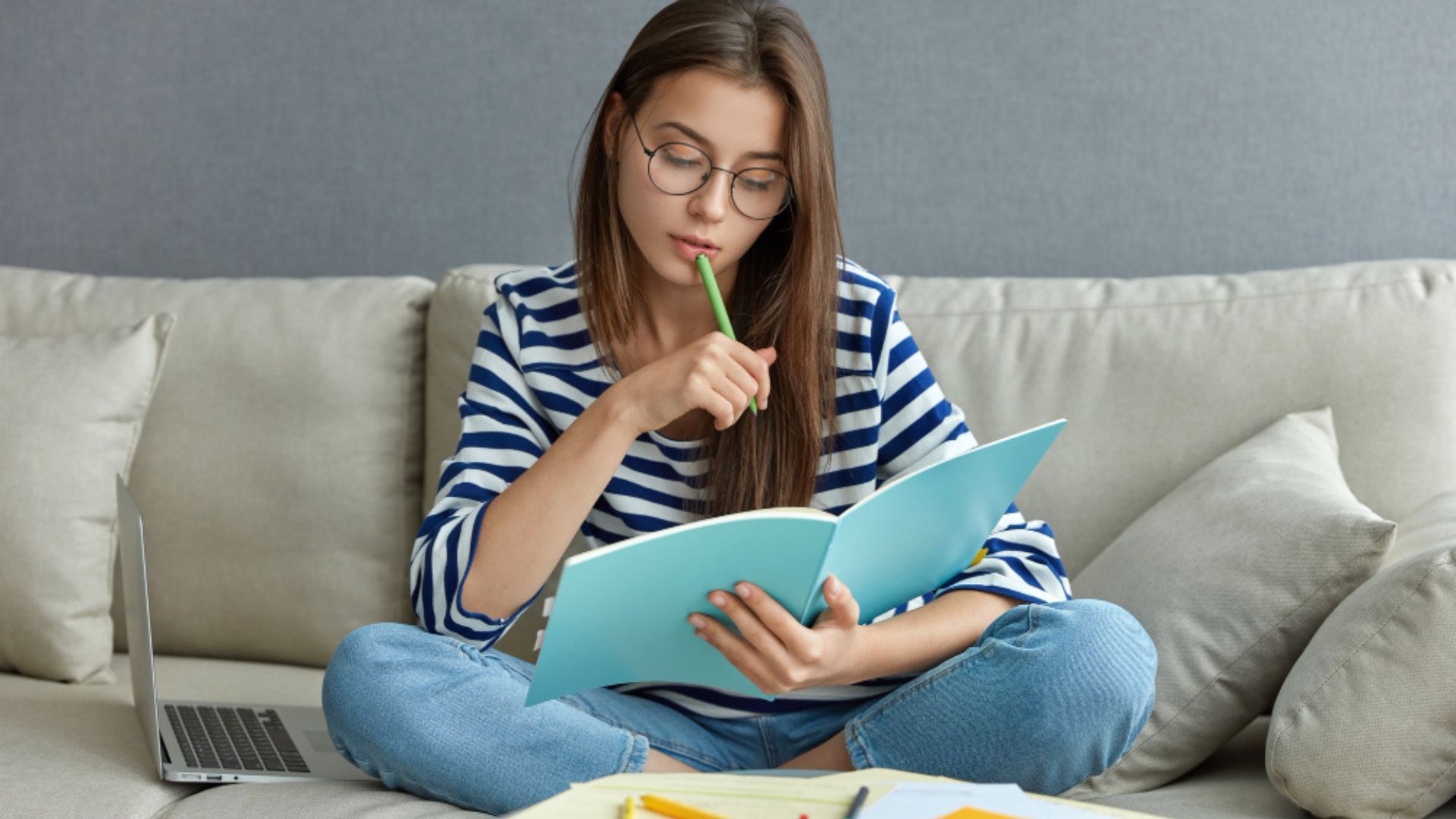 La suspensión del cobro puede aplicarse por un tiempo, lo que permite a los beneficiarios reorganizar su situación financiera. 