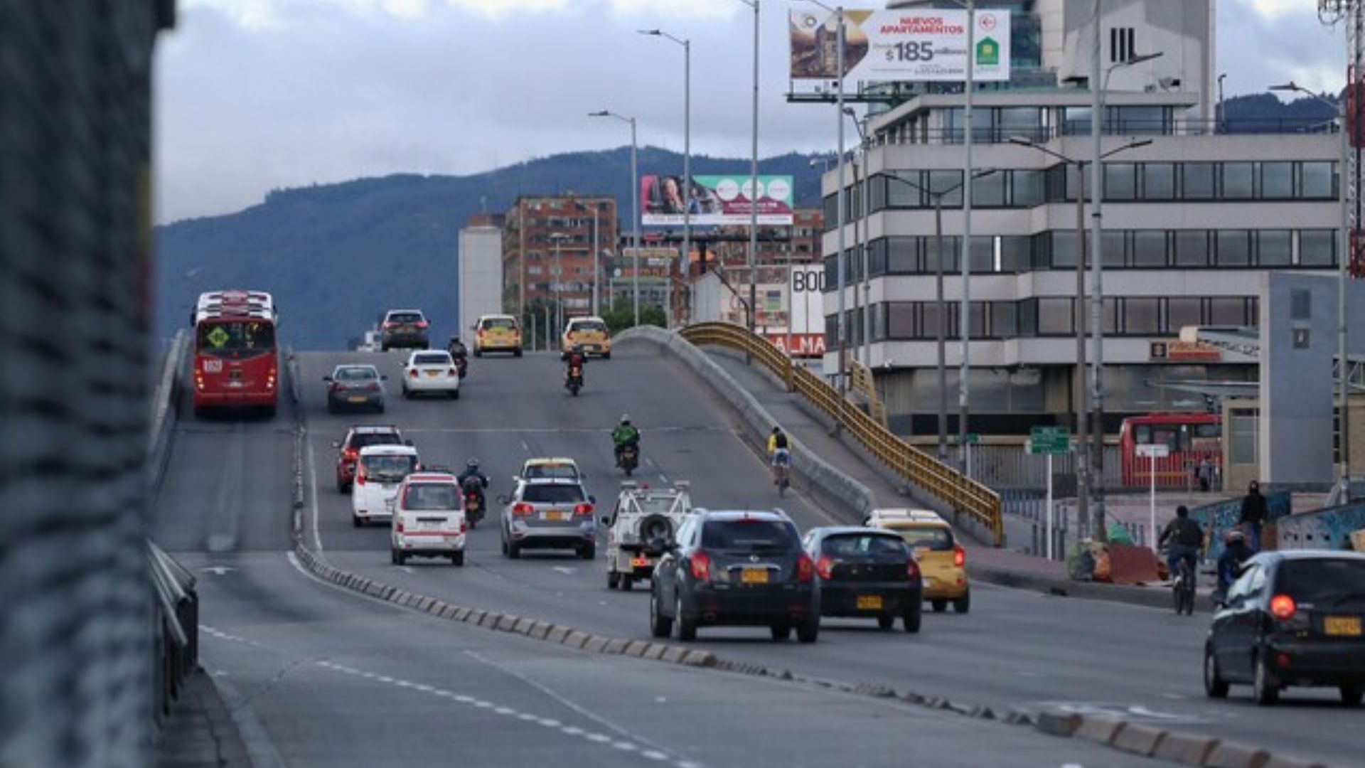 Con esta estrategia se pretende optimizar la operación sin necesidad de ampliar la red, más bien, se pretende hacer una mejor distribución de paradas y servicios dentro de las troncales.