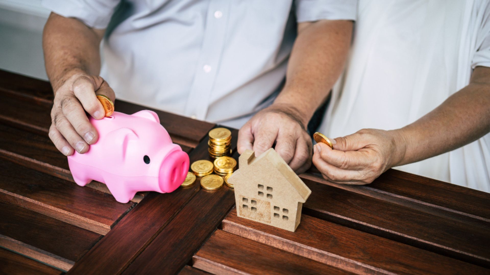 Este tipo de deudas tiene que ver con las responsabilidades de hijos, cónyuges o familiares que dependan del ingreso del pensionado.