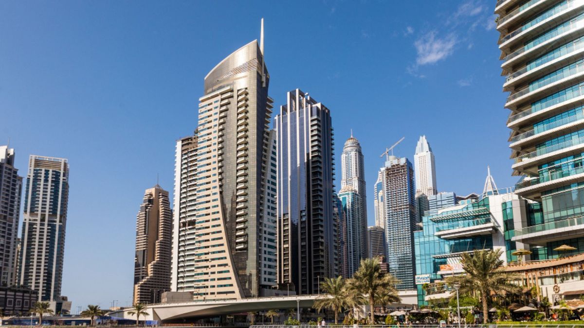 Estas tres construcciones muestran formas de desarrollo urbano y arquitectónico basadas en planificación, ingeniería y organización del espacio.