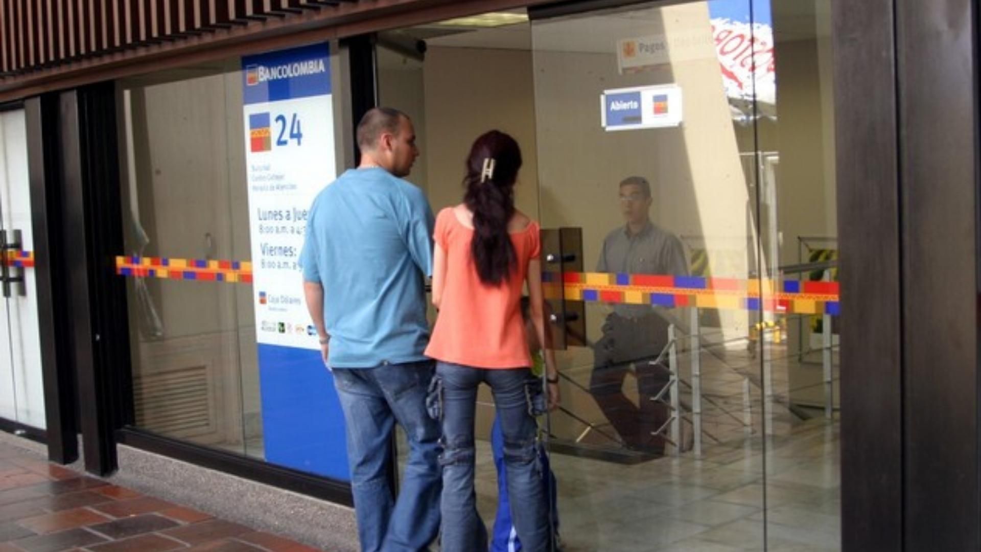 Los usuarios podrán realizar transferencias, pagos y consultas mediante aplicaciones móviles durante los días sin atención en oficinas.