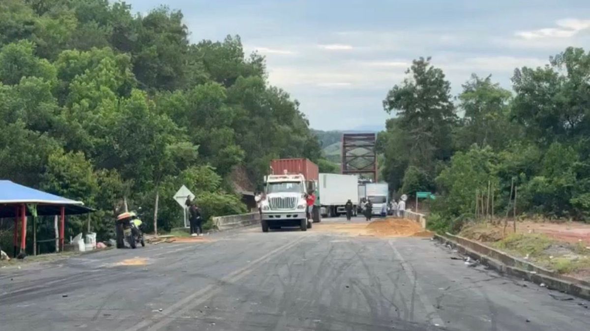 Restablecida vía en Zaragoza, Antioquia bloqueada hace dos días
