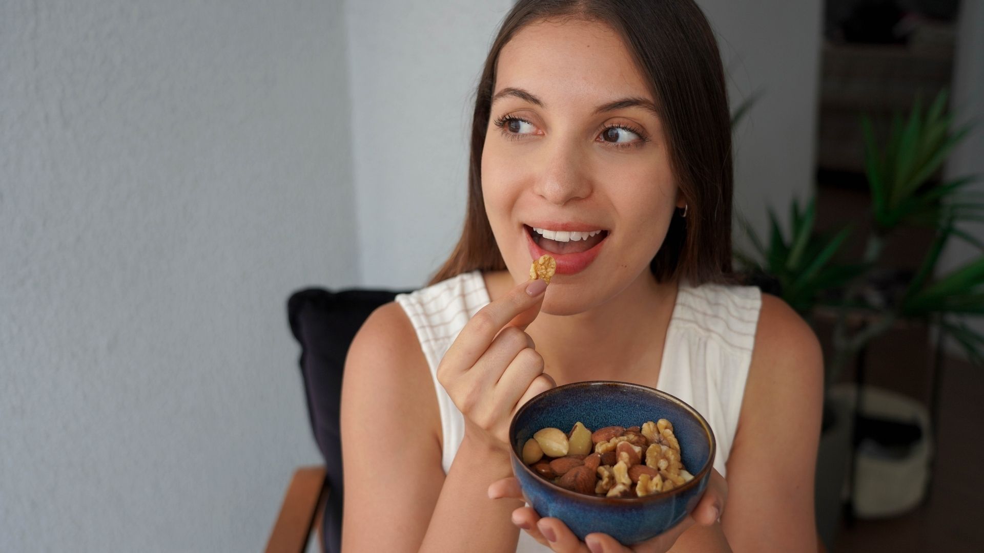 La fibra presente en los frutos secos favorece la salud intestinal y el sistema inmunológico.