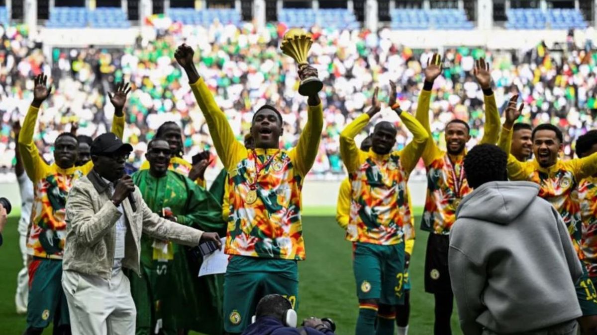 Senegal presume el trofeo de la Copa Africana pese al fallo de la Confederación