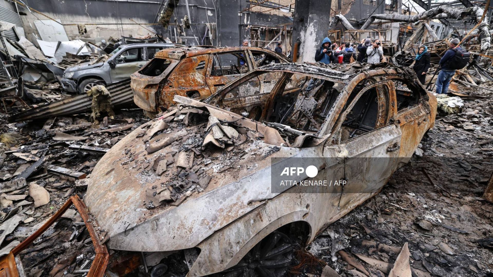Más de 2.800 personas han muerto en medio de los bombardeos.