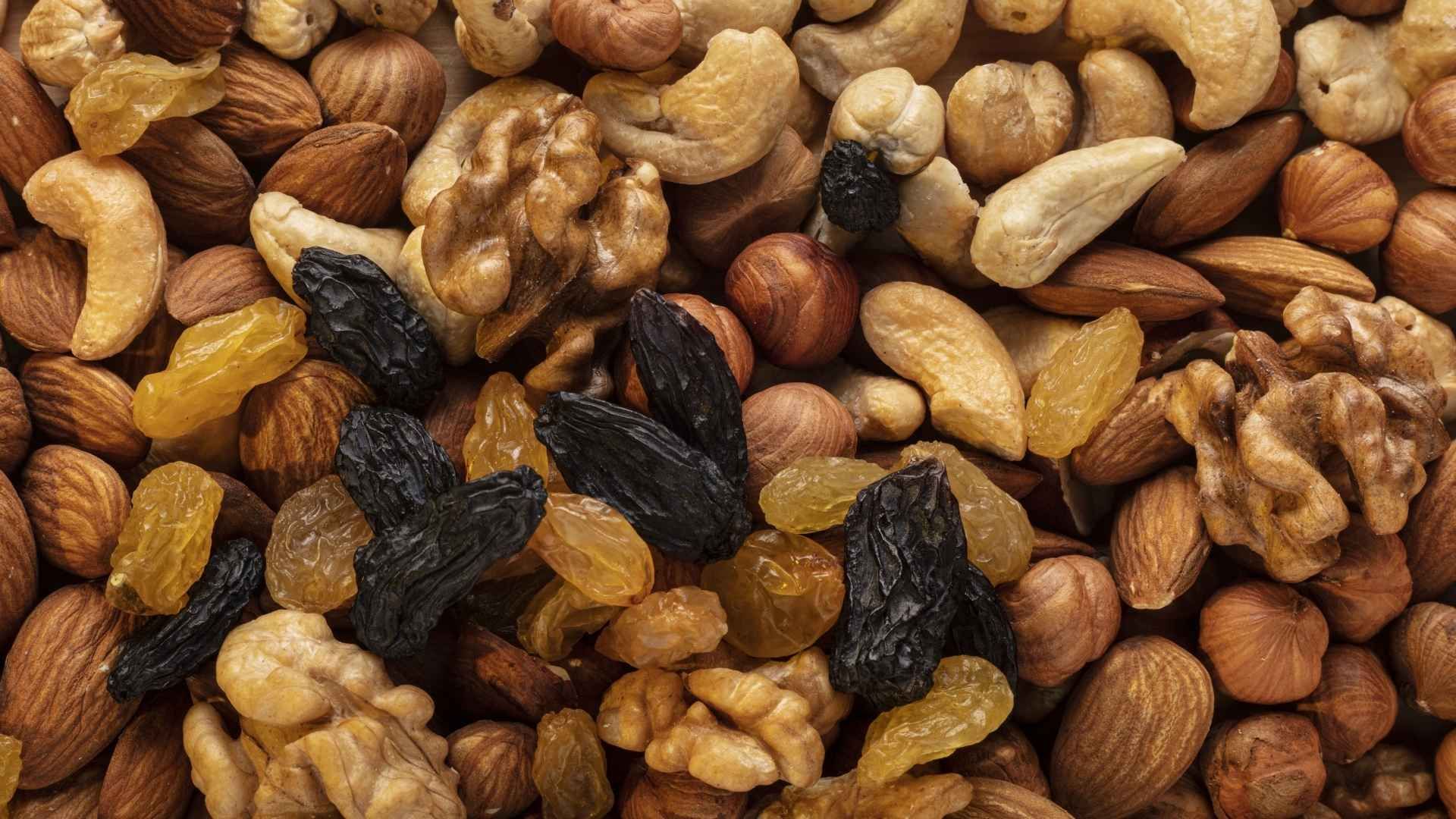 Aporta grasas saludables, fibra y proteínas que ayudan a la saciedad.