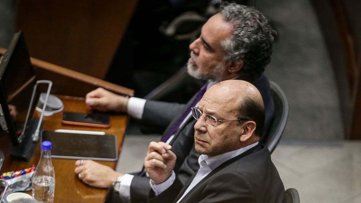 El ministro de Hacienda, Germán Ávila, y el del Interior, Armando Benedetti, acudieron al Congreso en enero para escuchar los argumentos contra la primera emergencia económica, que está suspendida por la Corte Constitucional.