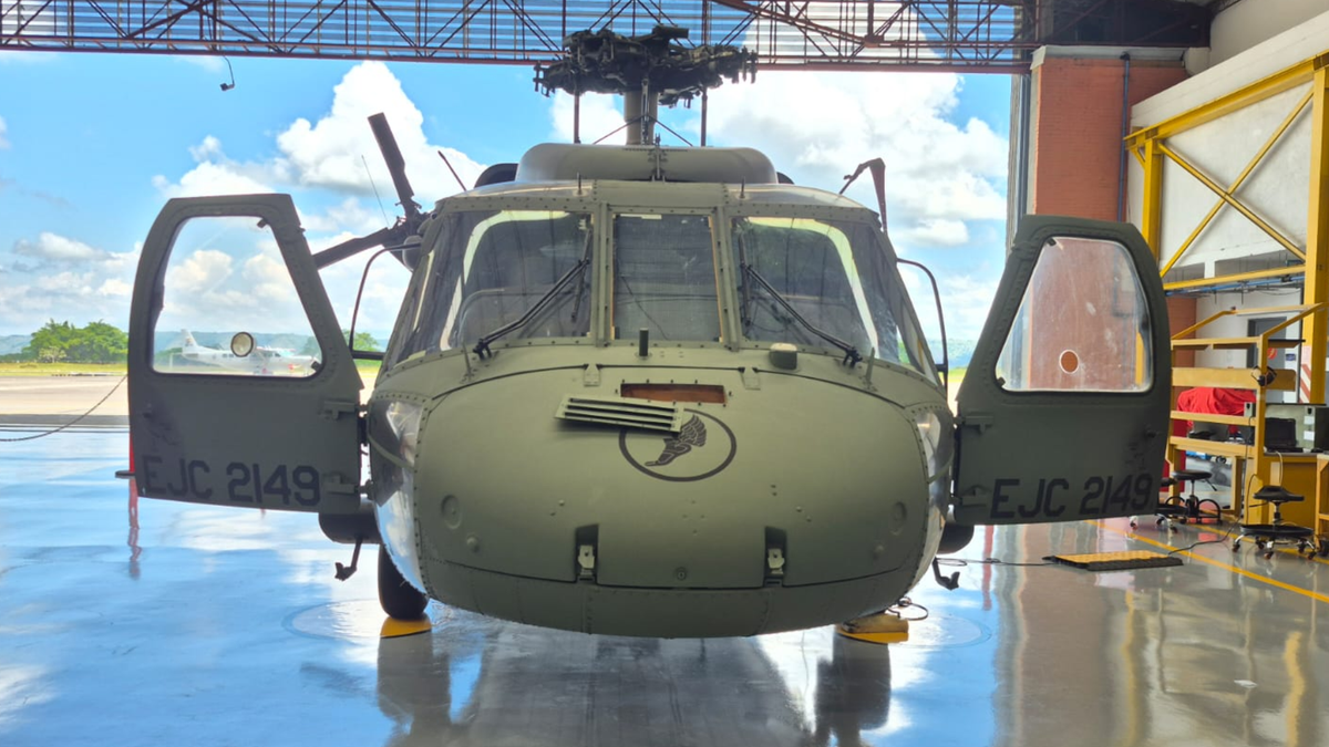 Helicóptero Black Hawk del Ejército Nacional.