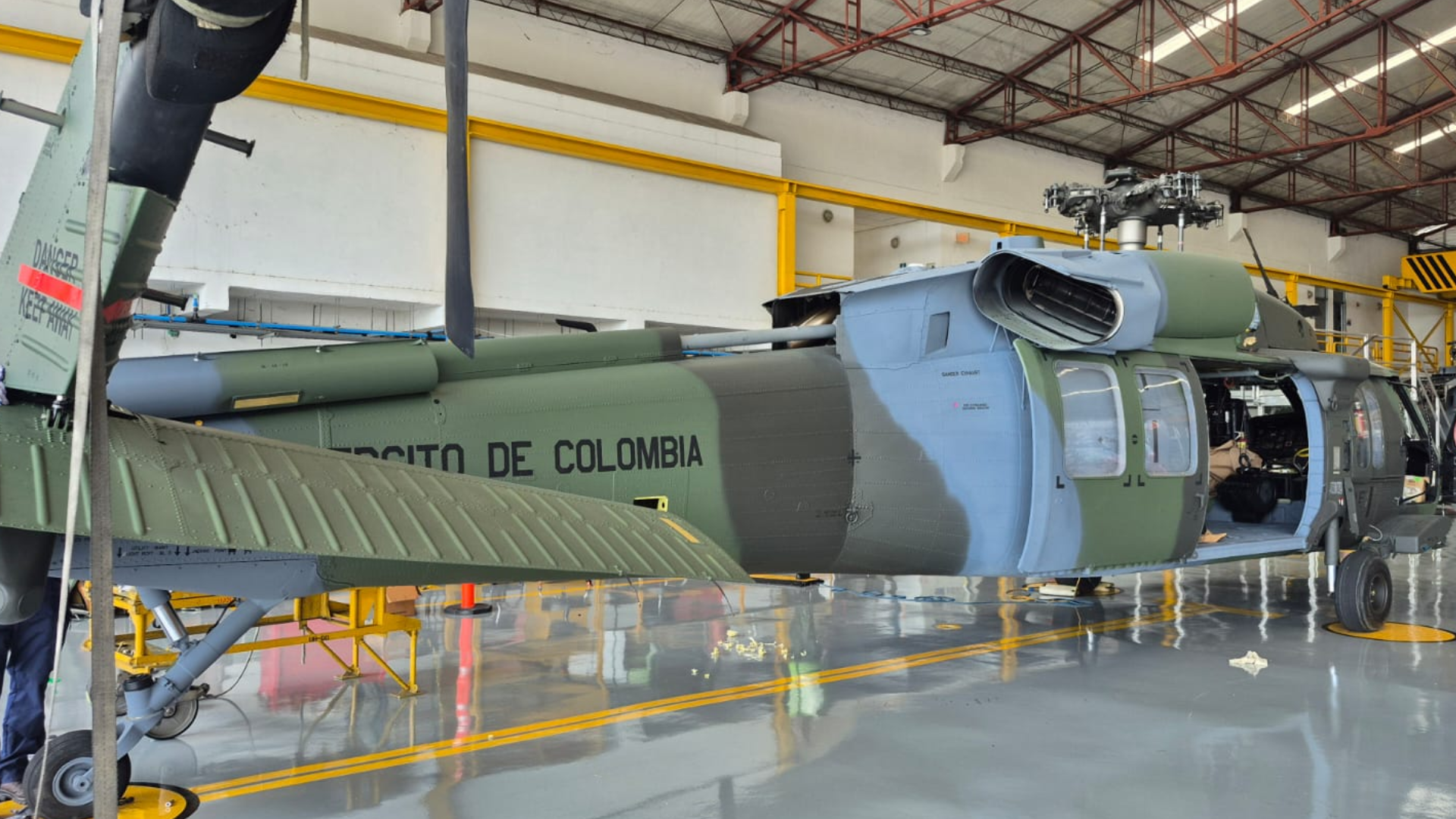 Helicóptero Black Hawk del Ejército Nacional. 