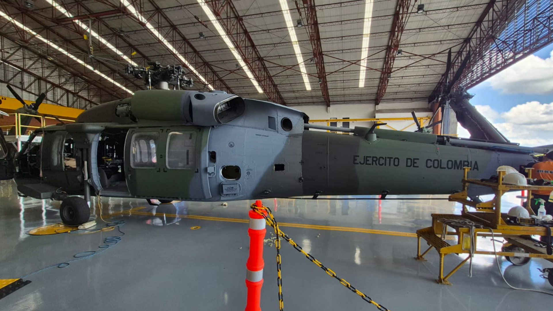 Helicóptero Black Hawk del Ejército Nacional. 