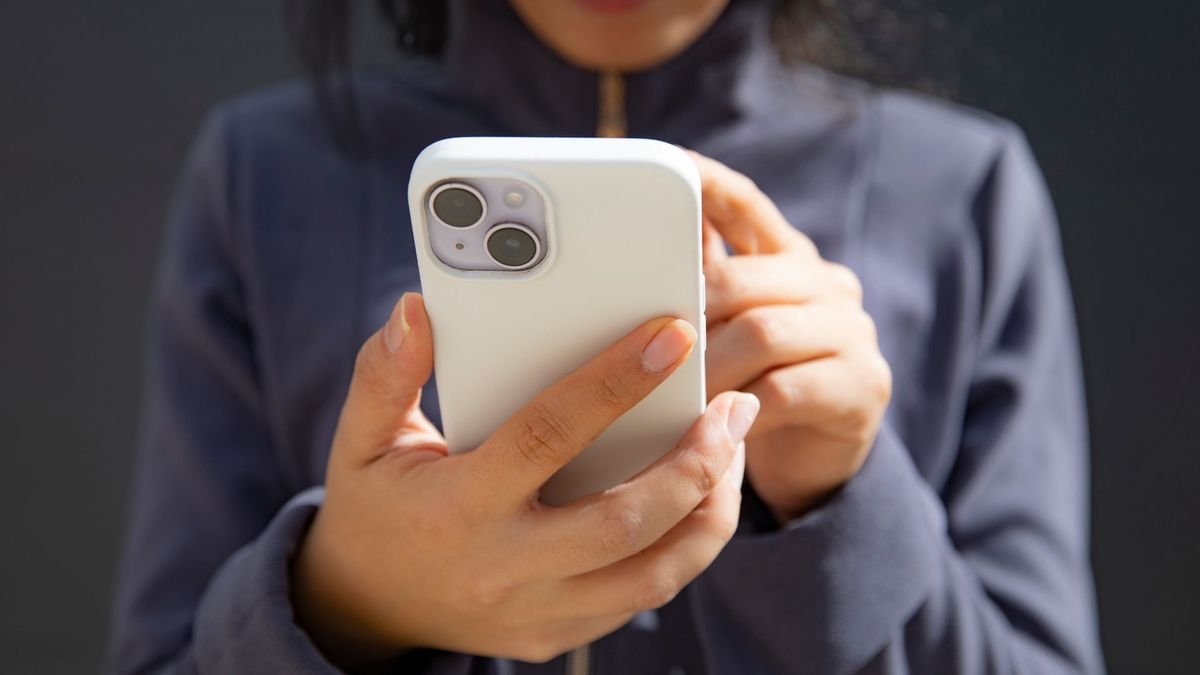 El uso de brillo alto, apps en segundo plano y exposición al calor influye en el desgaste de la batería del iPhone.