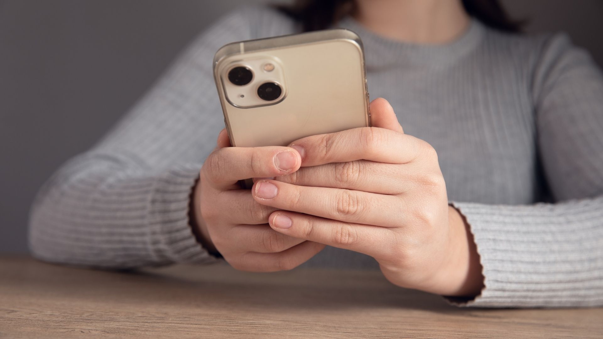 La exposición a altas temperaturas acelera el desgaste de la batería del iPhone.