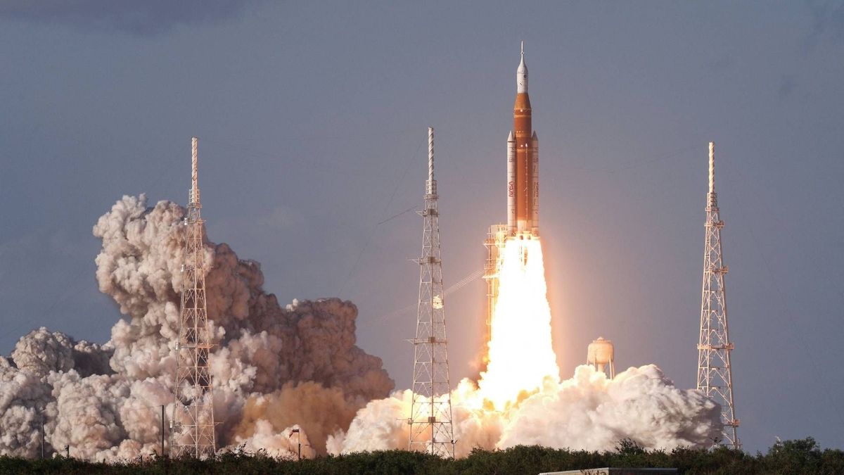 La misión lunar tripulada Artemis II despegó del Centro Espacial Kennedy en Cabo Cañaveral, Florida, el 1 de abril de 2026.