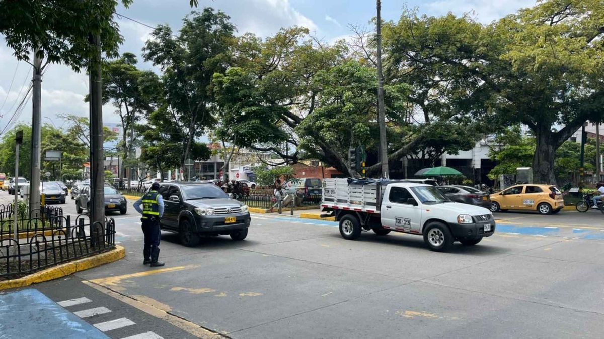 La medida rige de lunes a viernes entre las 6:00 a. m. y las 7:00 p. m., con control y sanciones para quienes incumplan la norma.