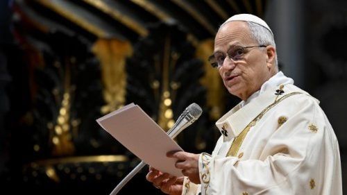 El papa León XIV inició los ritos de su primera Semana Santa como pontífice con la celebración de la Misa Crismal de Jueves Santo en la basílica de San Pedro.