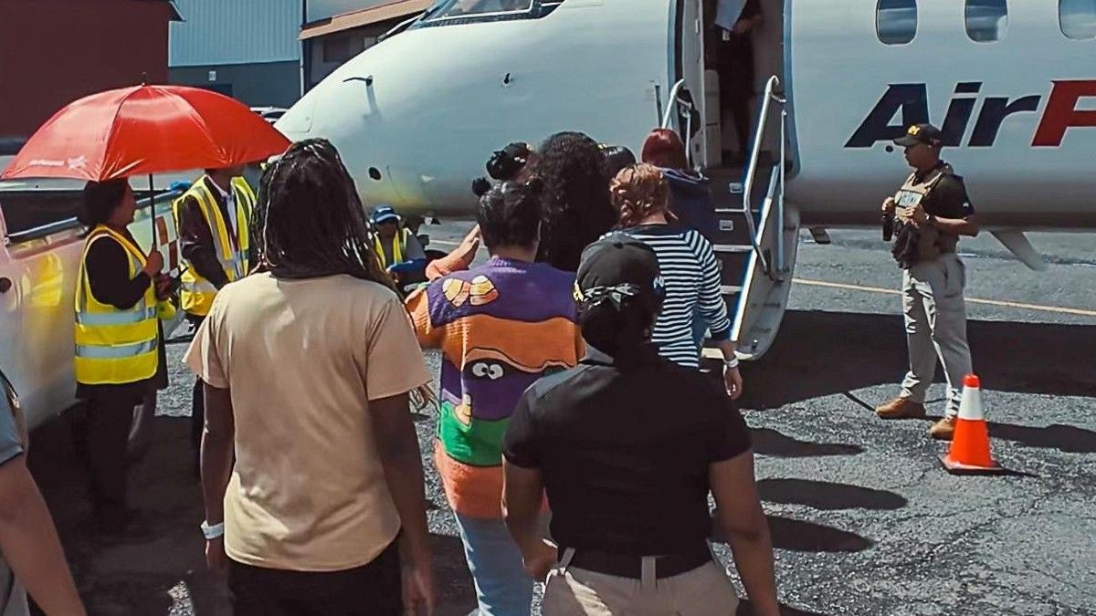 Llegan a Medellín 56 colombianos deportados desde Panamá en nuevo operativo migratorio