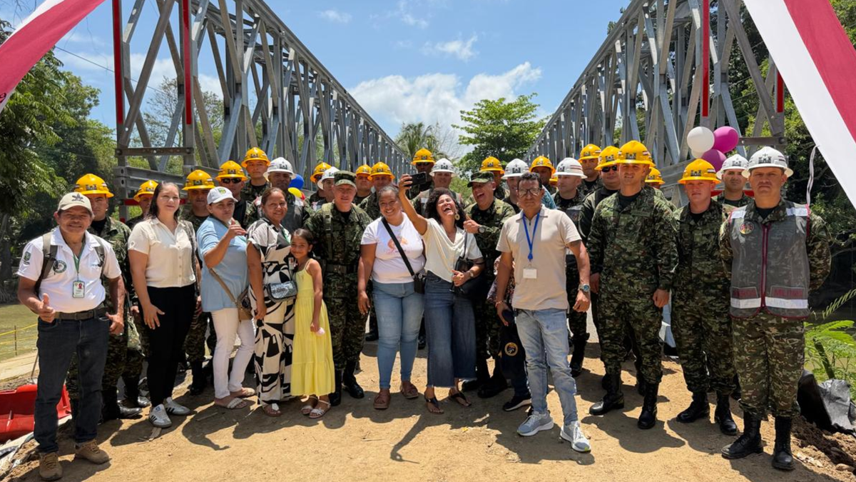 Puente militar construido entre Magdalena y La Guajira.