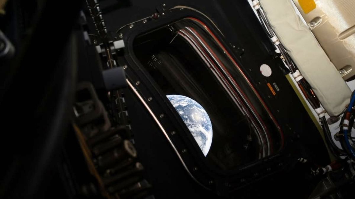 La misión avanza sin problemas en el espacio, rumbo a encontrarse con la Luna.