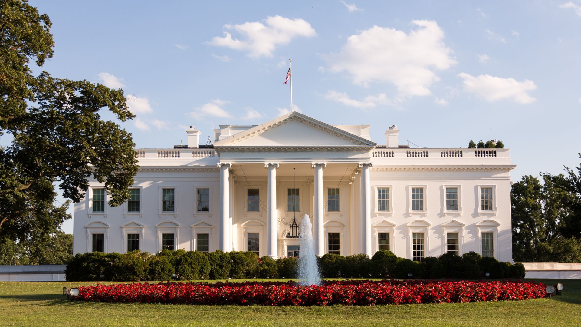 Donald Trump fue informado en la Casa Blanca.