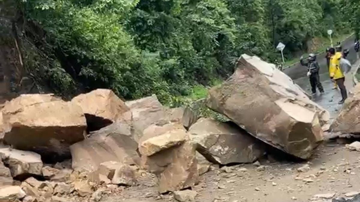 Deslizameintos de tierra en la vía Cúcuta-Santiago