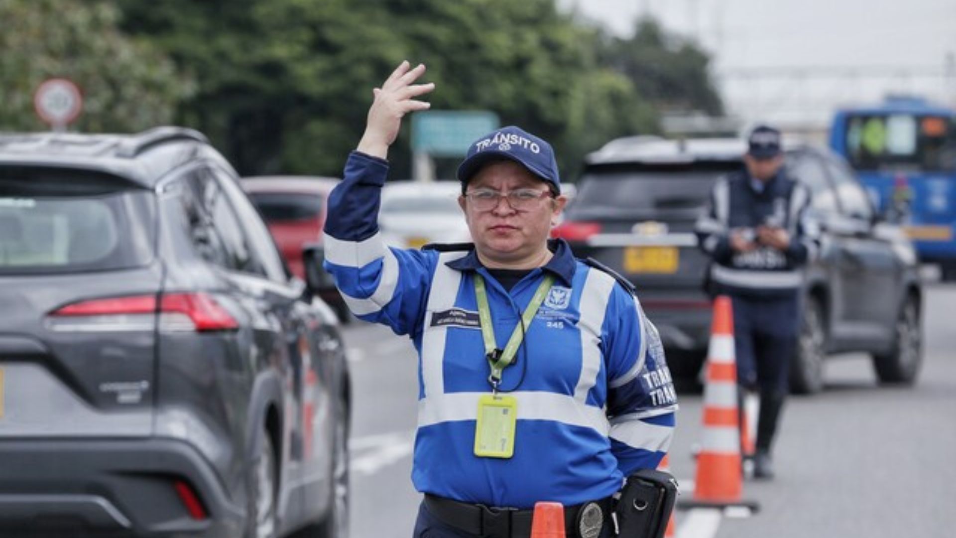 Miles de vehículos retornan a las principales ciudades del país.