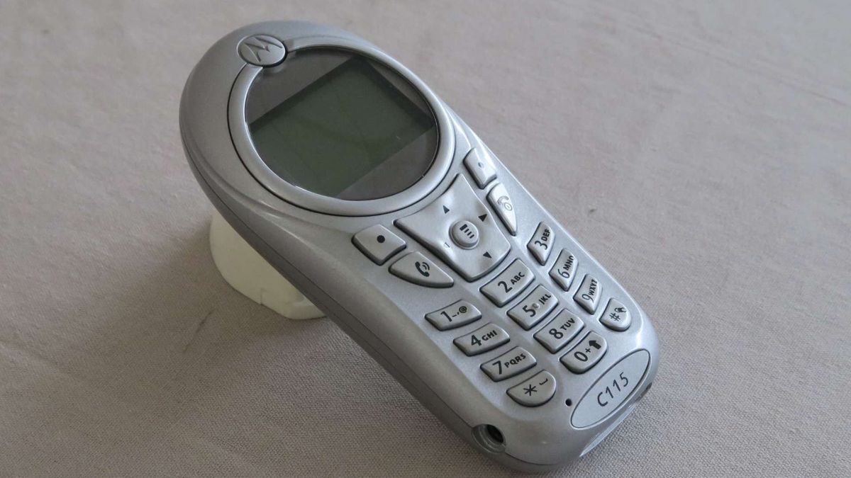 El Motorola C115 fue lanzado en 2004 y se convirtió en el primer celular de millones de latinoamericanos.