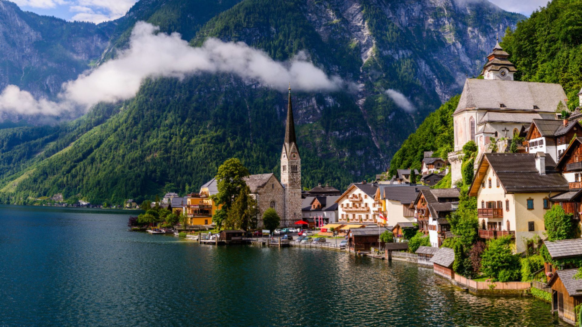 Otro de los requisitos clave es contar con un contrato de trabajo o, en su defecto, demostrar que se tiene un perfil profesional altamente calificado.