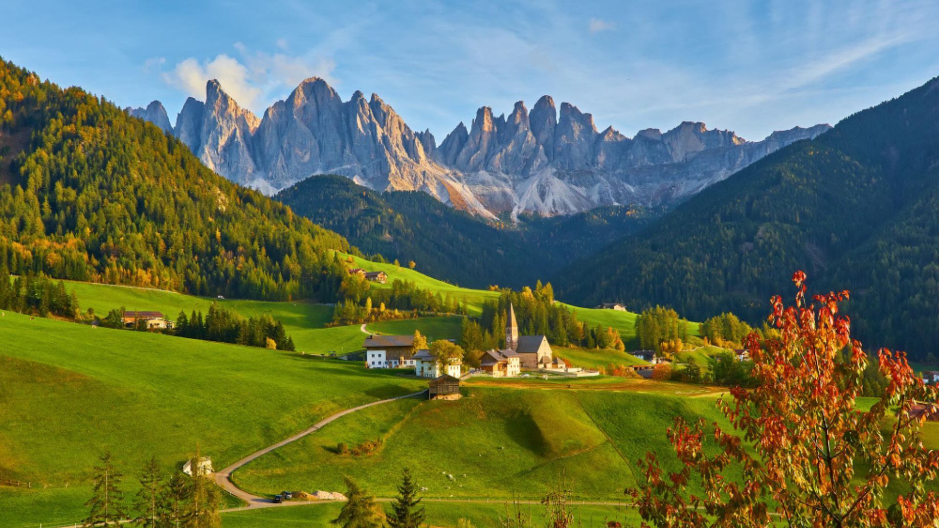 El tercer requisito indispensable es contar con un seguro médico y demostrar solvencia económica.