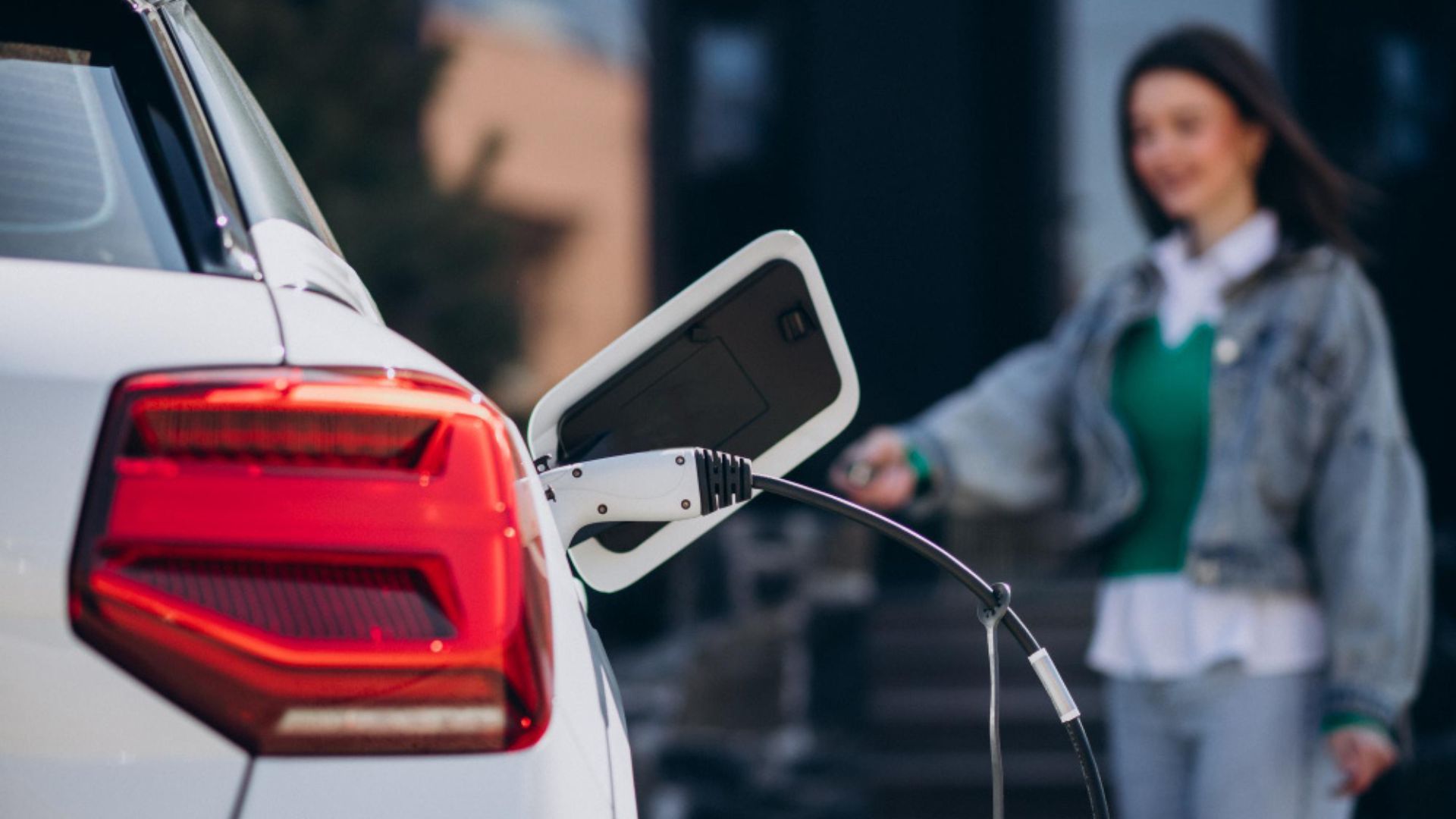 Que crezca la opción de escoger un carro eléctrico también se debe a los beneficios en economía que esto puede traer. 