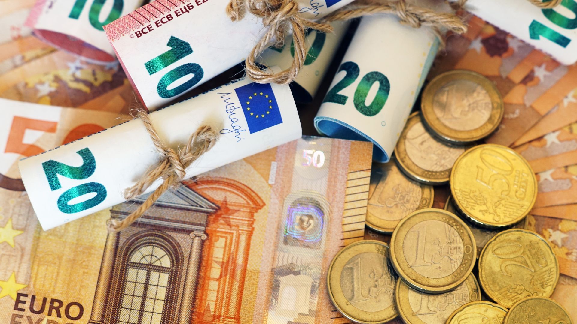 El precio de la divisa europea sigue volátil.