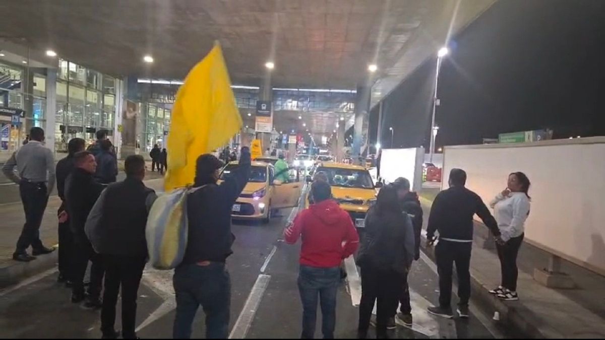 Protestas de taxistas en el Aeropuerto El Dorado.