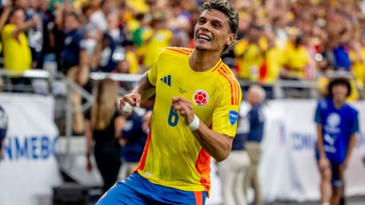 Durante el espacio radial se indicó que el club portugués pagó cerca de 27 millones de euros por el jugador al Palmeiras y le firmó contrato hasta 2030.