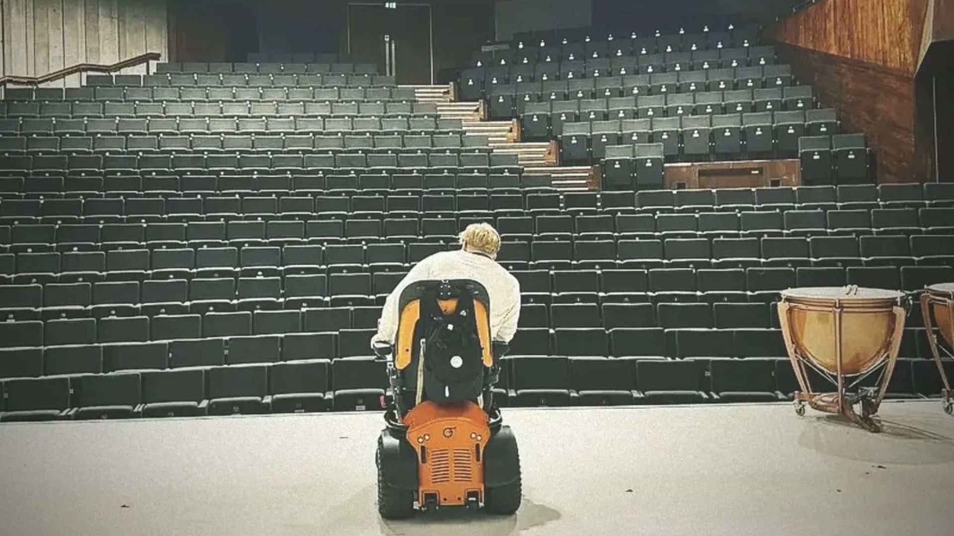 El escritor tuvo una breve aparición en la serie.