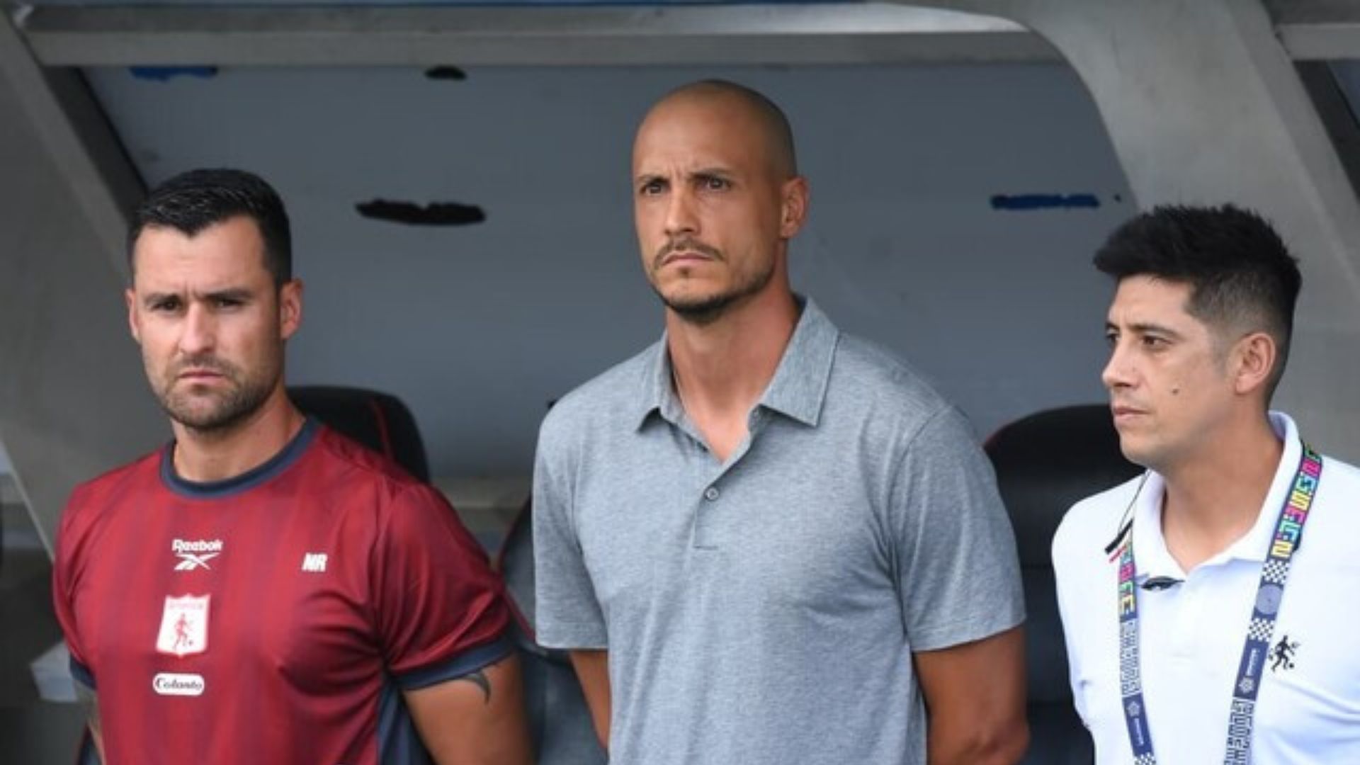 El técnico celebró el gol sin mucha expresión.