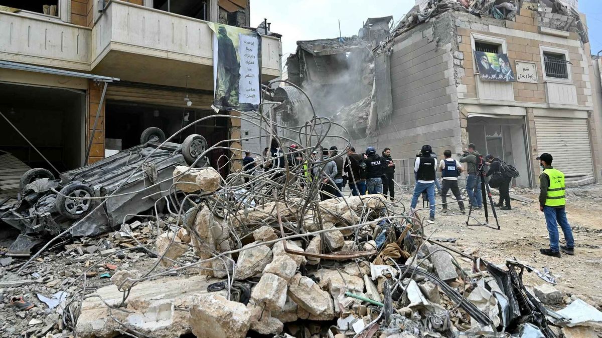 Analistas debaten sobre las acciones militares contra Irán y sus implicaciones en el conflicto internacional.