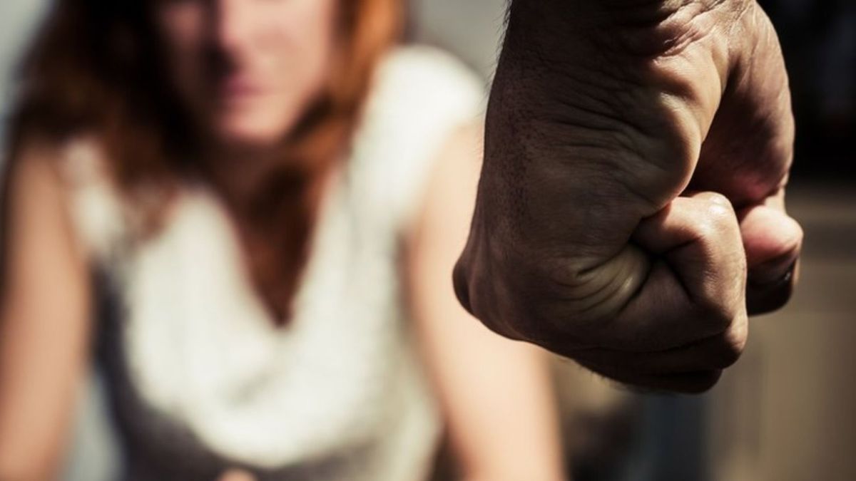 Agresión contra mujeres