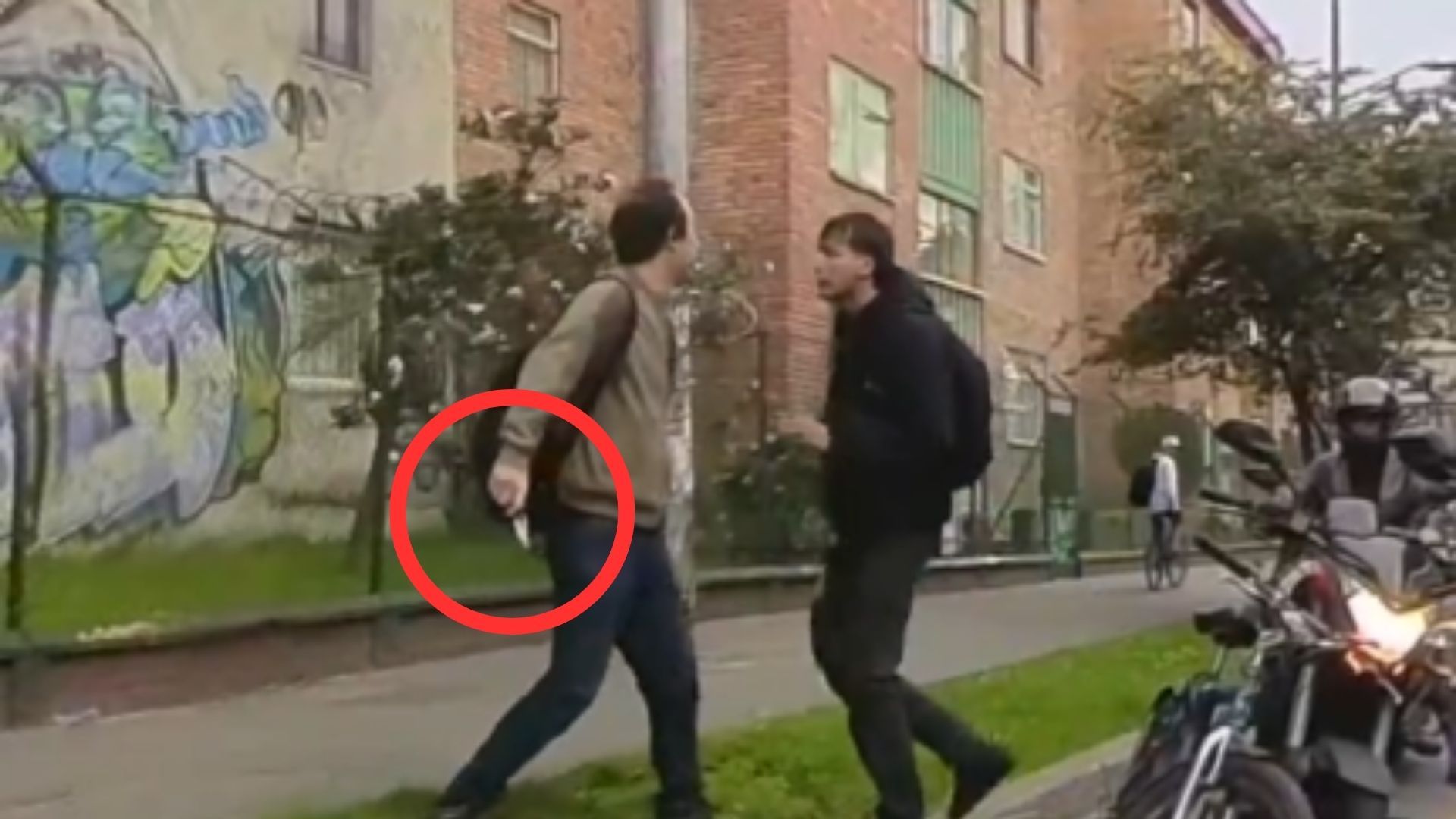 Uno de los ciudadanos usó un cuchillo.