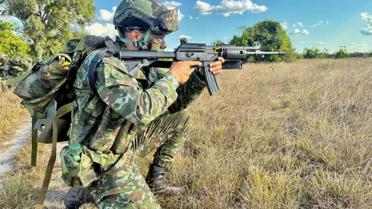 De acuerdo con información preliminar, varios de los uniformados habrían sido afectados tras ser atacados con un dron acondicionado con explosivos y otros por caer en un campo minado.