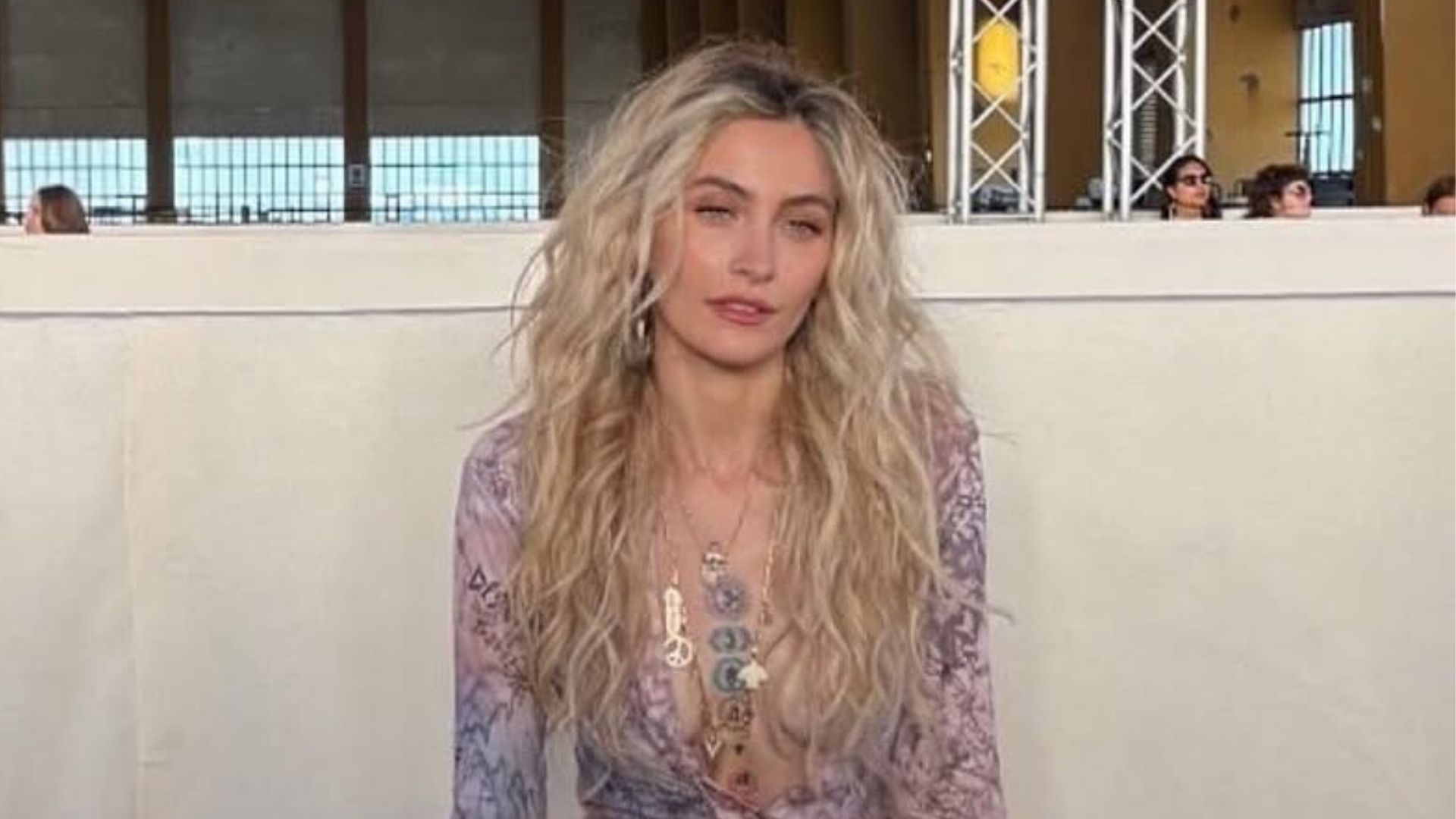 Paris Jackson combina su carrera en la música folk con el modelaje y la actuación.