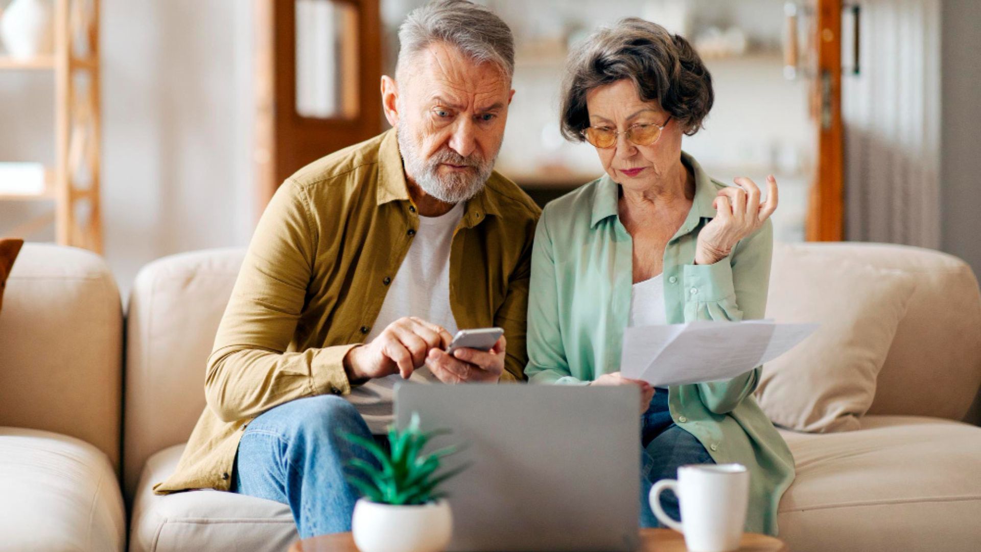 El sistema pensional tiene algunos requisitos, como la edad mínima, que es 57 años para mujeres y 62 para hombres; y un número de semanas cotizadas. 