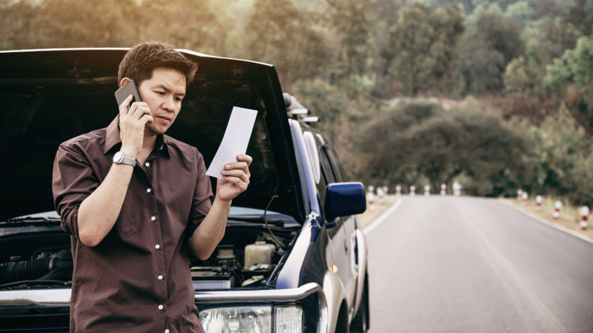 Uno de los puntos que más confusión genera es el uso del celular como sustituto de la linterna.