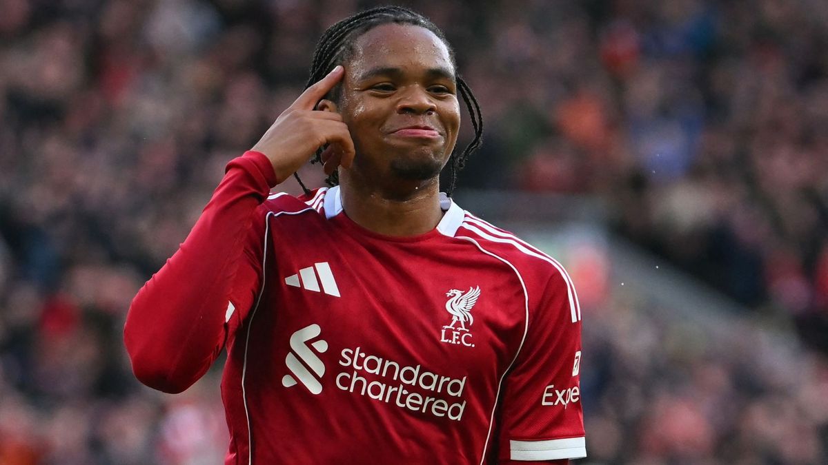 Rio Ngumoha, jugador juvenil del Liverpool