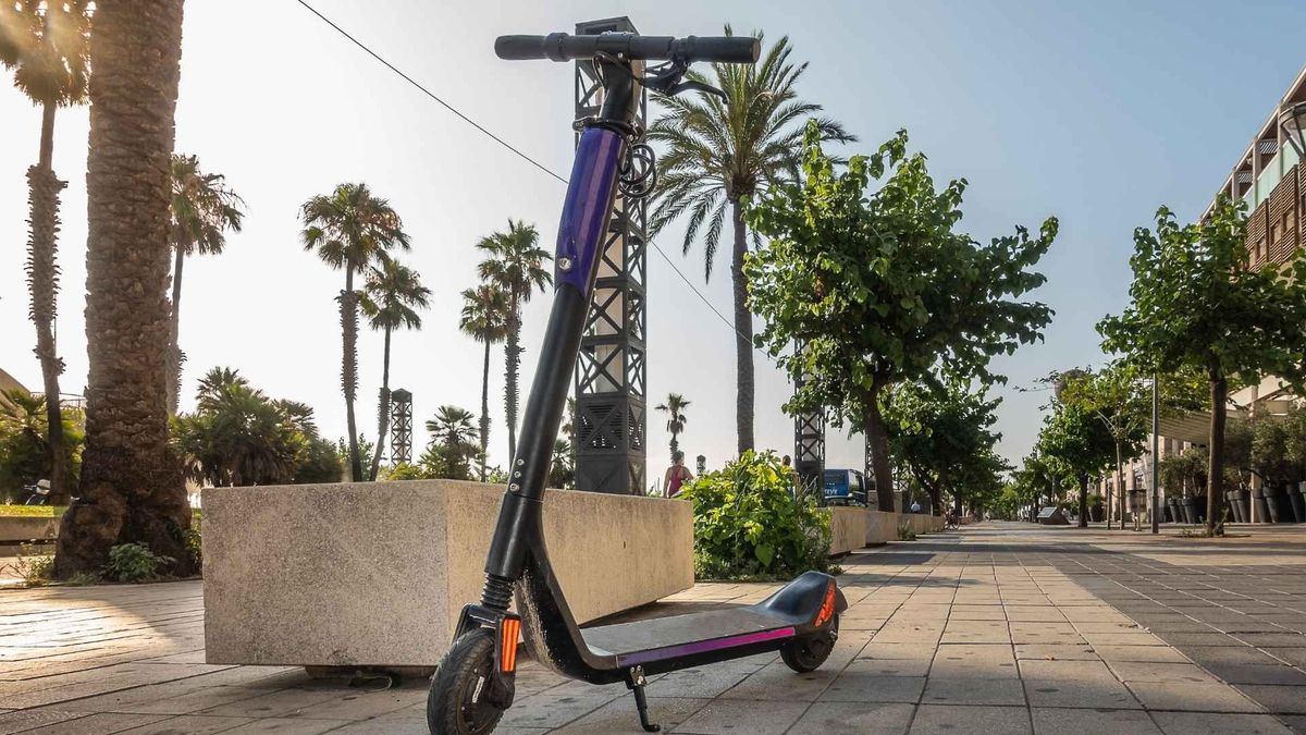 Usuarios de patinetas eléctricas deben cumplir reglas sobre edad, seguridad y uso en vías habilitadas.