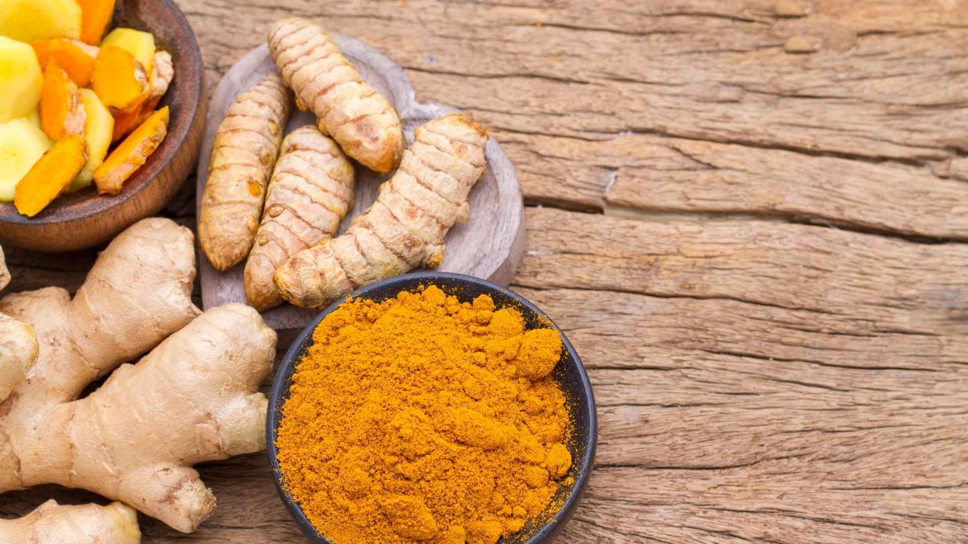 El estudio evidenció mejor integración entre el hueso y el implante con cúrcuma y jengibre.